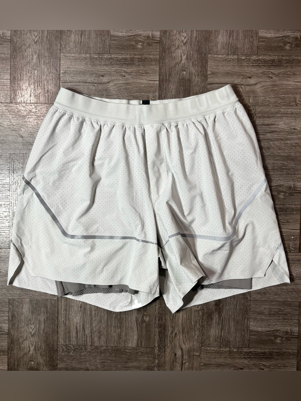Men’s Lululemon Surge Lined Shorts 6” Size Large